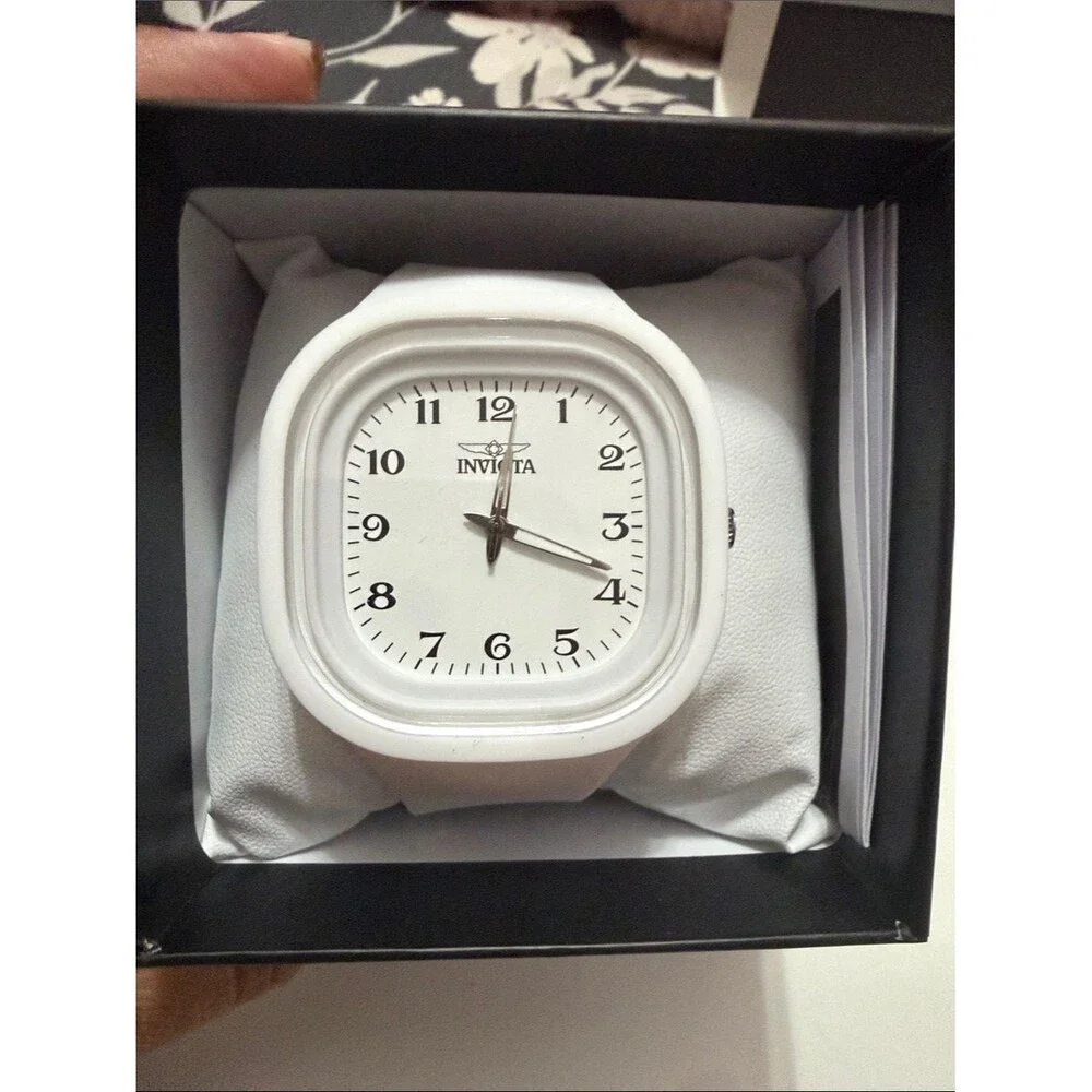 Invicta elegant eye
